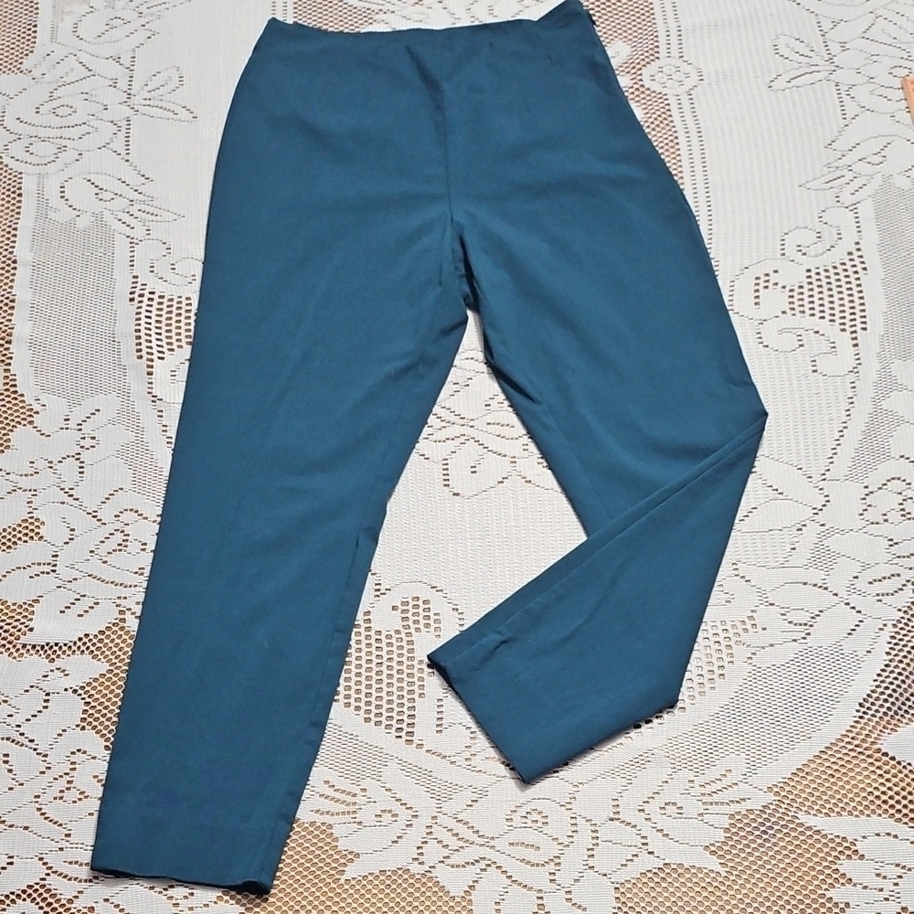 Time and Tru Blue Cropped Pants